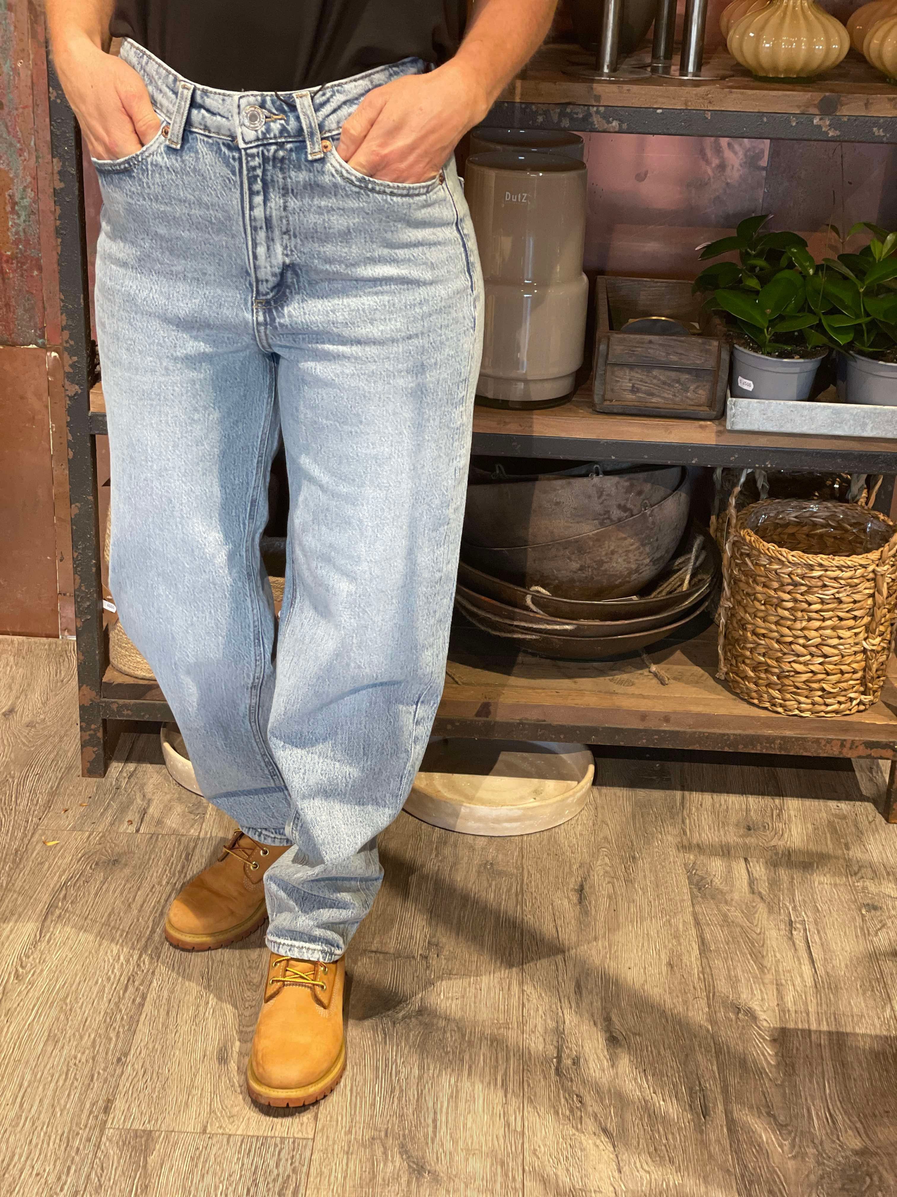 VMTESSA mom jeans - Light Blue Denim